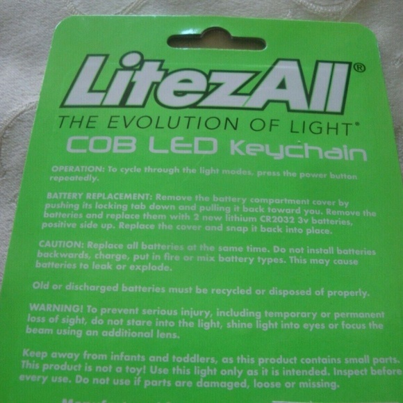 Colors COB LED FlashLight w Emergency Strobe KeyChain Key Ring  *COLOR CHOICE* - Picture 4 of 4